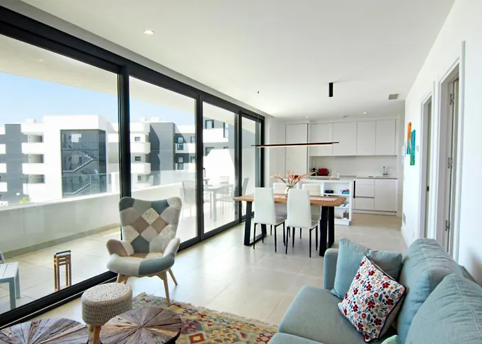 Mara's Higueron West - Suncoast Comfort Apartment *