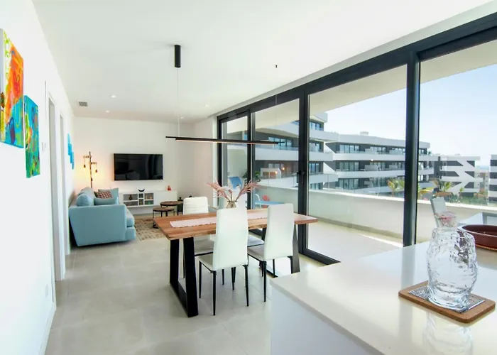 Mara's Higueron West - Suncoast Comfort Apartment *