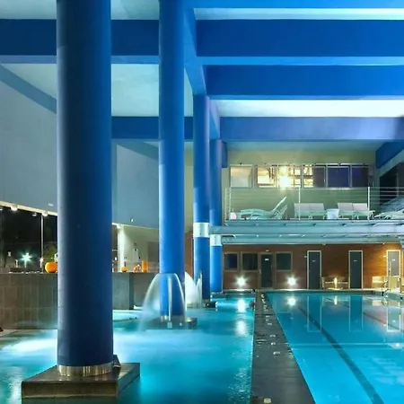 Mara's Higueron West - Suncoast Privilege - 3 Community Pools 公寓