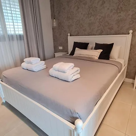 Mara's Higueron West - Suncoast Privilege - 3 Community Pools 丰希罗拉