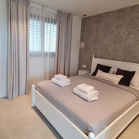 Mara's Higueron West - Suncoast Privilege - 3 Community Pools 公寓